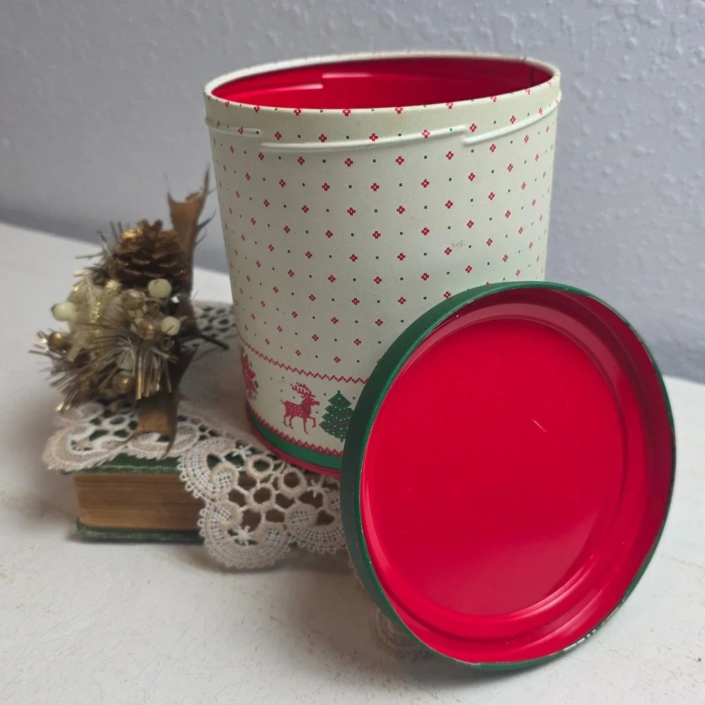 Vintage Potpourri Press‎ Christmas Reindeer Tin Green Red Fair Isle Festive